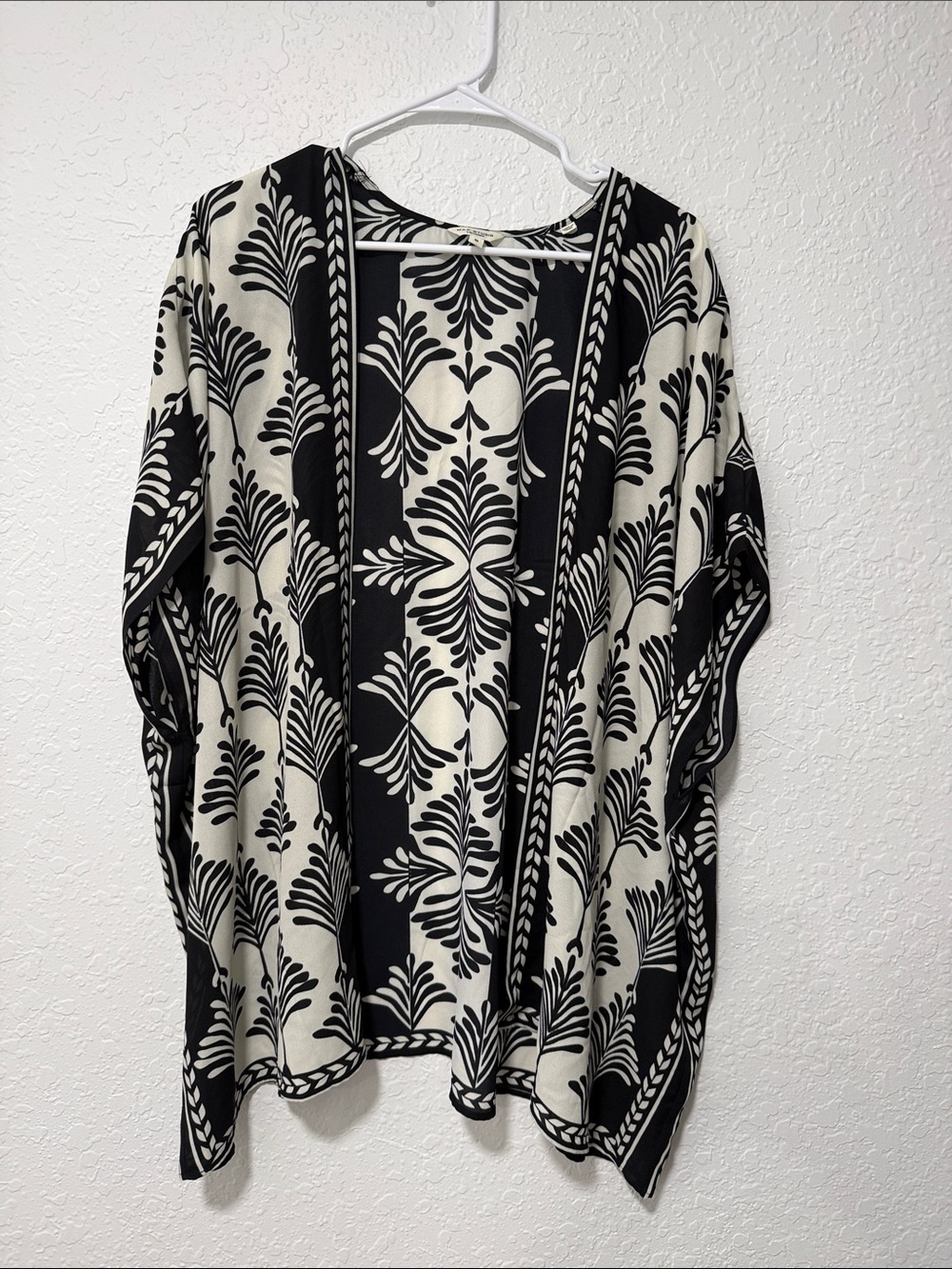 Max Studio Black and White Kimono Size Medium